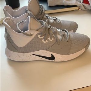 Paul George Series basketball shoes